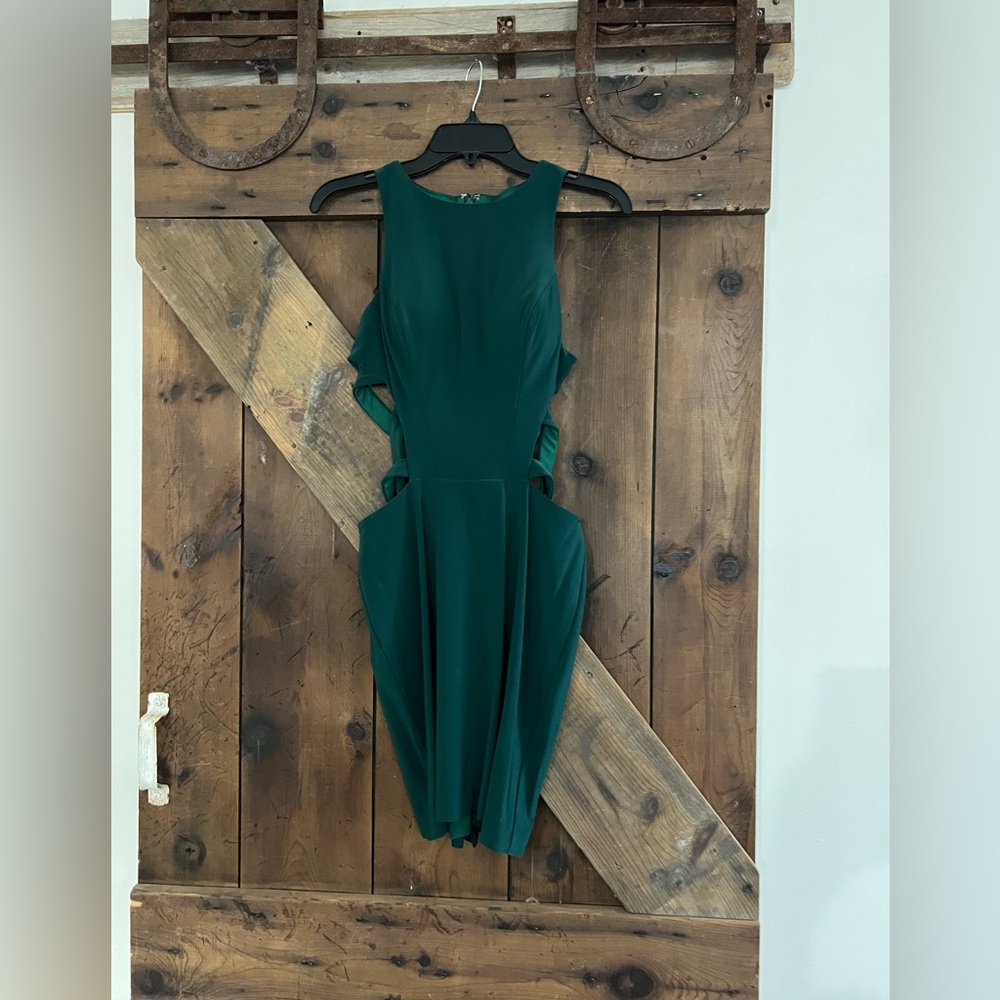 Emerald  Green Mid-drift Cutout Dress 🔥